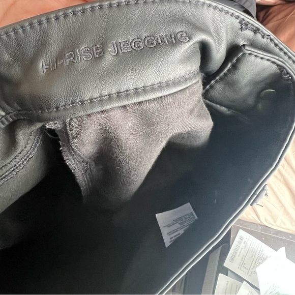 American Eagle Faux Leather Black Hi Rise Jeggings Size 6 - Picture 5 of 6